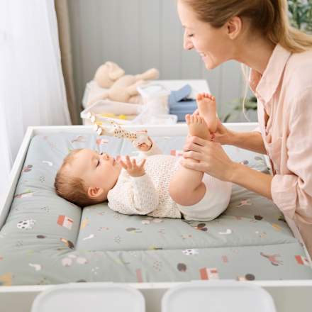 Wickelauflage grün, Motiv Bauernhof, 85 x 75 cm  rotho babydesign