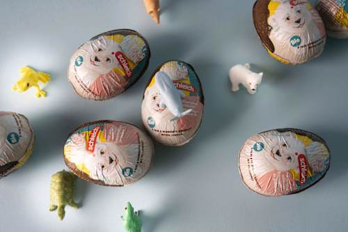 Schokoladenei mit Spielzeug WELTRETTERBANDE