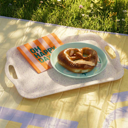 Tablett mit Griffen aus Kunststoff, gesprenkelt, offwhite/lila (29x41,8x2 cm) Dekorieren & Einrichten