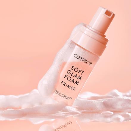 Primer Soft Glam Foam 010 Beyond The Cloud CATRICE