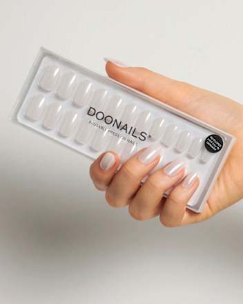 The Clean Girl Edition Künstliche Nägel Press Ons Medium Round Milkshake Doonails