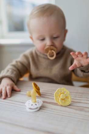 Duda varalica Boheme – žuta i bijela, 6+ mj. BIBS