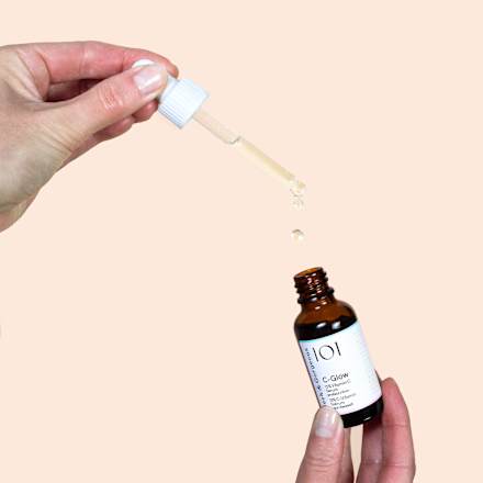 101 Arcszérum C-GLOW 15% tiszta C-Vitaminnal, ferula savval és E-Vitaminal Geek&Gorgeous