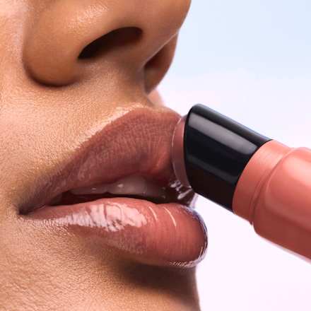 Lesk na pery Peptide Drip Milky Lip Serum C030 Glow Crush CATRICE