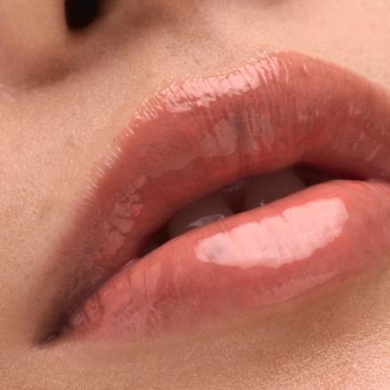 Lesk na pery Peptide Drip Milky Lip Serum C020 Feelin' Peachy CATRICE