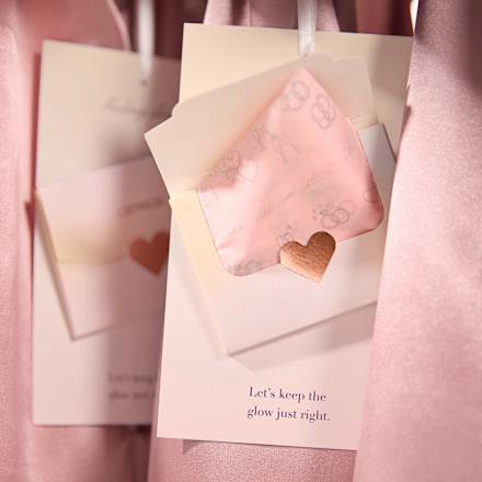 Mattierendes Papier Glow Control Blotting Paper Brides & Besties C01 Love Letters CATRICE