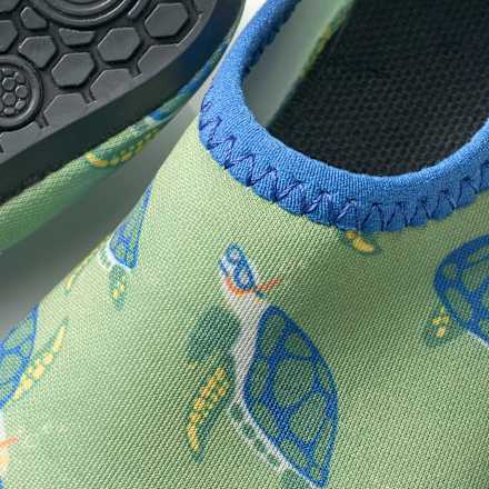 Badeschuhe mit Schildkröten-Muster, grün + blau, Gr. 21/22 PUSBLU