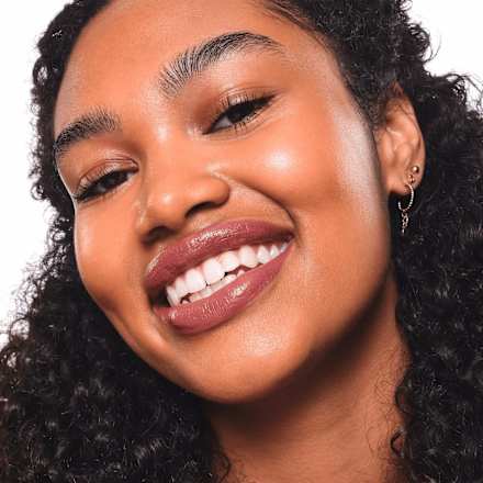 satin GLOW luminous shine karmin za usne- 05 Chai There essence