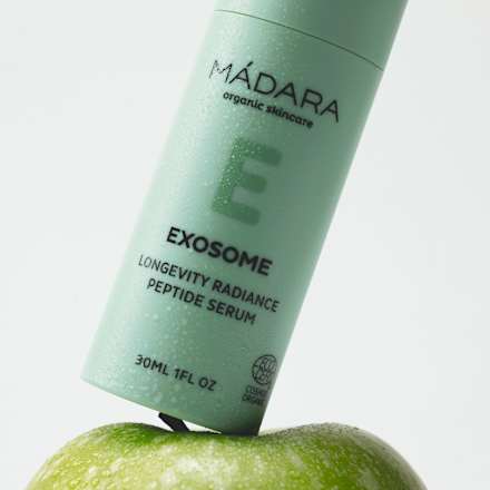 Rozjasňujúce pleťové sérum EXOSOME Longevity Radiance Peptide MÁDARA organic skincare