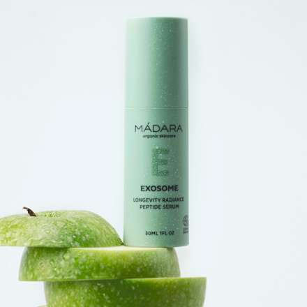 Rozjasňujúce pleťové sérum EXOSOME Longevity Radiance Peptide MÁDARA organic skincare
