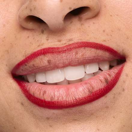 8h matte comfort olovka za usne- 18 Cherry On Top essence