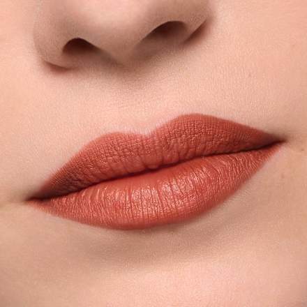 8h matte comfort olovka za usne- 17 Must Have Brown essence