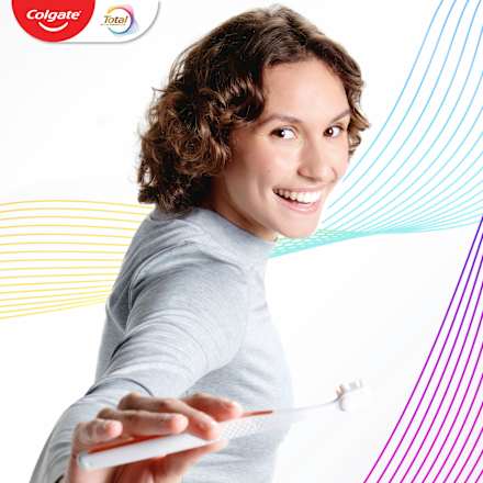 Четка за зъби Foaming Clean Medium Colgate