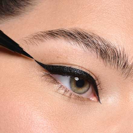 Eyeliner Hyper Liner Brush Waterproof 010 Ever Black CATRICE