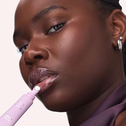 Lesk na pery Glaze Guard Lip Treatment 030 Mentally Elsewhere CATRICE