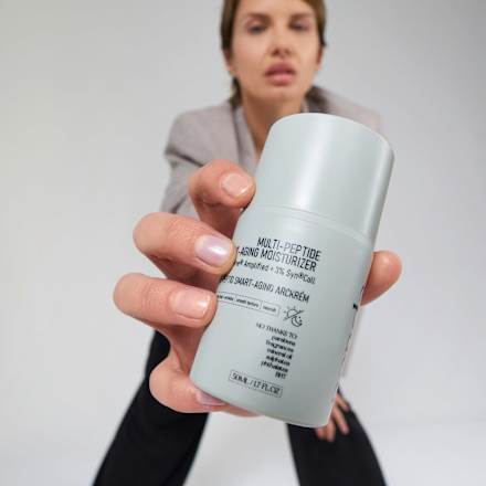 Hidratantna krema za lice Multi-Peptide Smart-Aging nerds.