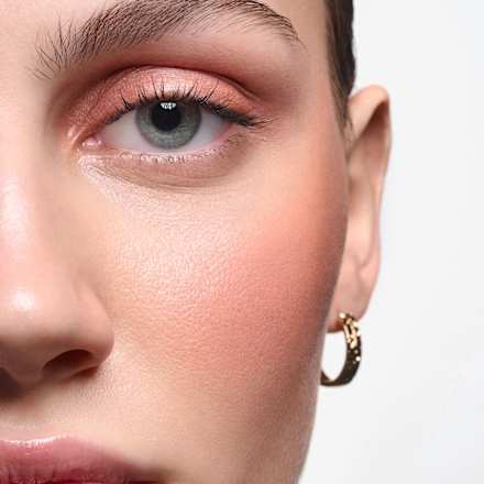 Tekutý očný tieň Eye Blusher 040 Mocha Muse CATRICE