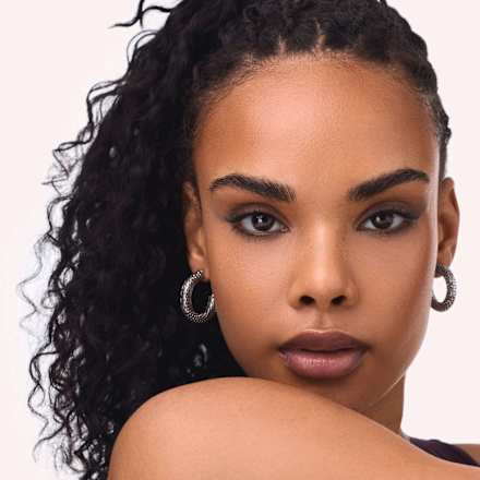 Kajalová ceruzka na oči Velvet Glide Matte 030 Grey Flow CATRICE