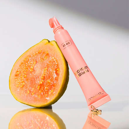 The Summer Edit Peptide sjaj za usne - C02 Guava Jam, SPF 25 CATRICE
