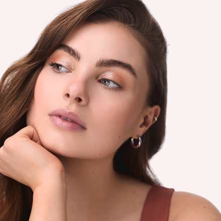 Krémovo púdrový očný tieň Diamond Treasures - 050 Peach Gleam CATRICE