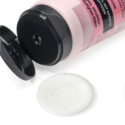 Šampon za obnovo poškodovanih in lomljivih las KERATIN REPAIR Balea PROFESSIONAL