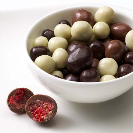 Beeren umhüllt von dreierlei Schokolade, Adventskalender zum Selbstgestalten 2026 dmBio