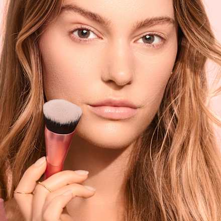 Foundationpinsel Glow Round Base Makeup Brush 259 REAL TECHNIQUES