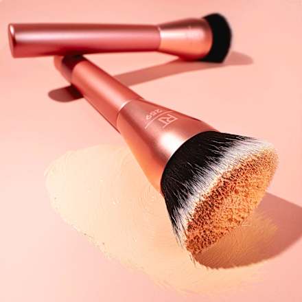 Foundationpinsel Glow Round Base Makeup Brush 259 REAL TECHNIQUES