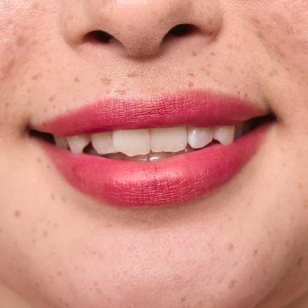 Matný rúž Juicy Matte Lip Mousse 04 Dreamy Blossoms essence