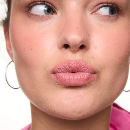 Lippen Mousse Juicy Matte 03 Nude Pink essence