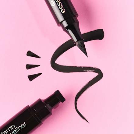Eyeliner w stamplu Quick Wing! 01 Black essence
