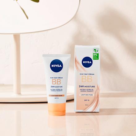 Cremă BB Cream cu minerale nuanța light SPF15 NIVEA