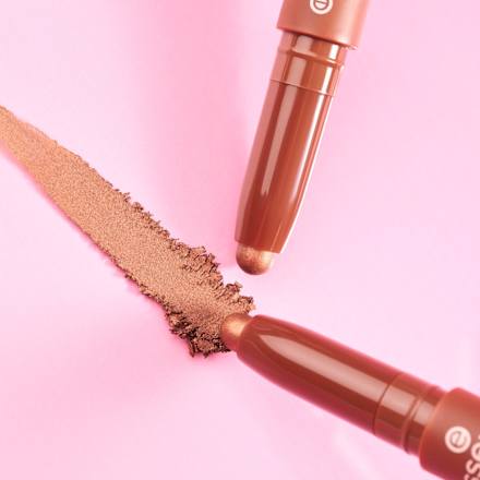Očný tieň v tyčinke Blur Nude 08 Cocoa Crush essence