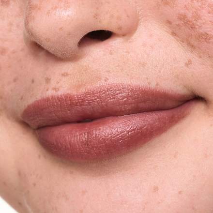 Balzam na pery Blur Soufflé Sheer Nude 06 Nude Cocoa essence