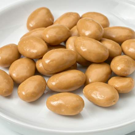 Prženi i posoljeni bademi u bijeloj čokoladi i karameli dmBio