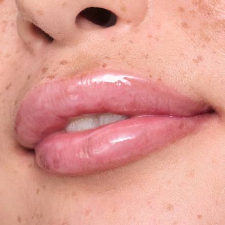 Lipbalm Glossy Milky Glazed 01 Sheeriously Creamy essence