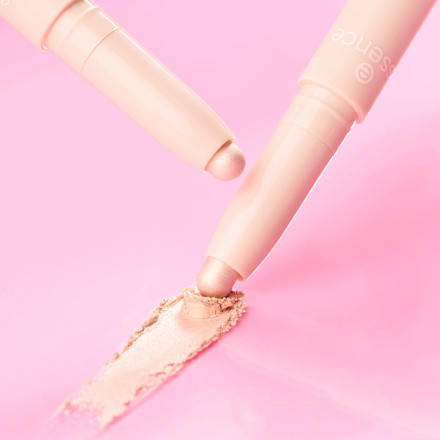 Očný tieň v tyčinke Blur Nude 05 Oat Milk essence