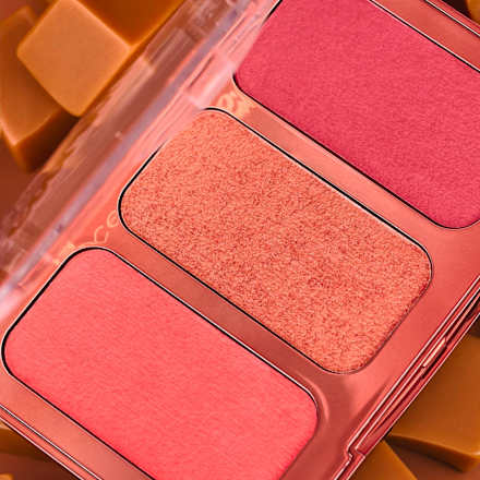 Blush Palette Caramelted 01 Cheek Me Sweet essence