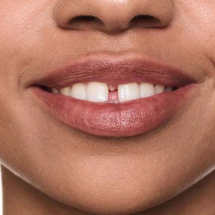 Lippenstift Blur Soufflé Sheer Nude 06 Nude Cocoa essence