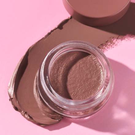 Krémový očný tieň Matte 02 Taupe essence