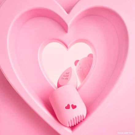 houbička na make-up a pouzdro Care Bears 02 Be Kind To All essence