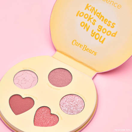 paletka očních stínů Care Bears 01 On Cloud Kind essence