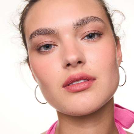pěna na rty essence JUICY MATTE 02 Featherlight Pink essence