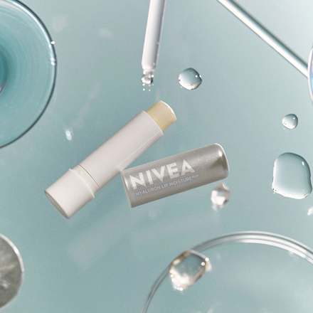 Balsam hidratant pentru buze cu acid hialuronic NIVEA
