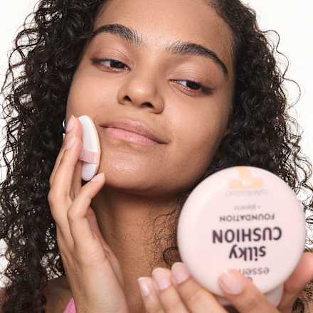 make-up silky CUSHION FOUNDATION 178 essence