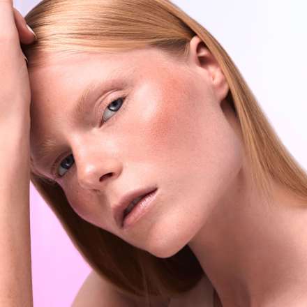 tekutá tvářenka Capsule Burst Serum C020 Mauve Haze CATRICE