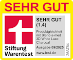 Das Bild zeigt ein Prüfzeichen von „Stiftung Warentest“. Oben steht in großen roten Buchstaben auf gelbem Hintergrund „SEHR GUT“.

Darunter ist links ein rotes Quadrat mit einem weißen stilisierten „t“. Rechts neben dem Quadrat steht:

„SEHR GUT (1,4)“ in fetter Schrift,
darunter „Produktgleichheit mit Blend-a-med 3D White Luxe Charcoal“,
darunter „Ausgabe 09/2025“,
und ganz unten „www.test.de“.
Am rechten Rand befindet die Lizenznummer: „25AZ84“.

Dieses Prüfzeichen zeigt an, dass das getestete Produkt von Stiftung Warentest die Note „Sehr Gut“ (1,4) erhalten hat.