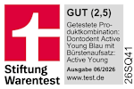 Testsiegel der Stiftung Warentest mit der Bewertung „Gut (2,5)“. Getestet wurde die Produktkombination „Dontodent Active Young Blau“ mit dem Bürstenaufsatz „Active Young“. Ausgabe 06/2026. Website: www.test.de. Prüfnummer: 26SQ41.